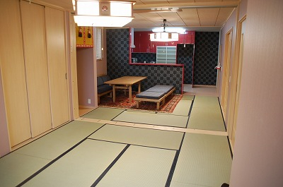 2階LDK 空間を半分に仕切れるようにし、普段は、仕切って使用
