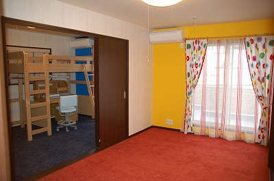 子ども部屋 壁の1面に子どもの好きな色を!